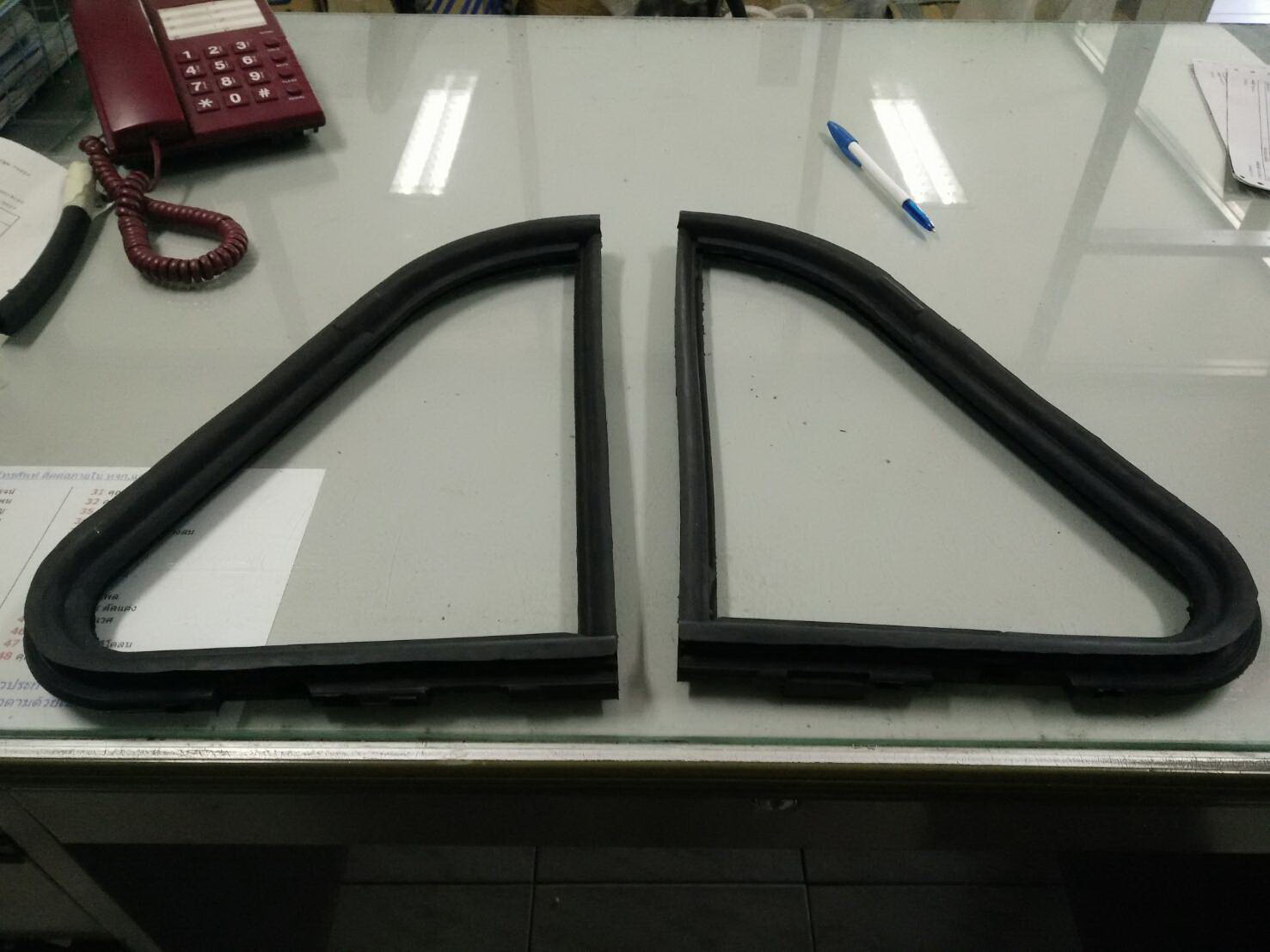 Mercedes Ponton W180 / W121 / W120 Vent Window Rubber Seal – Left & Right (Pair)