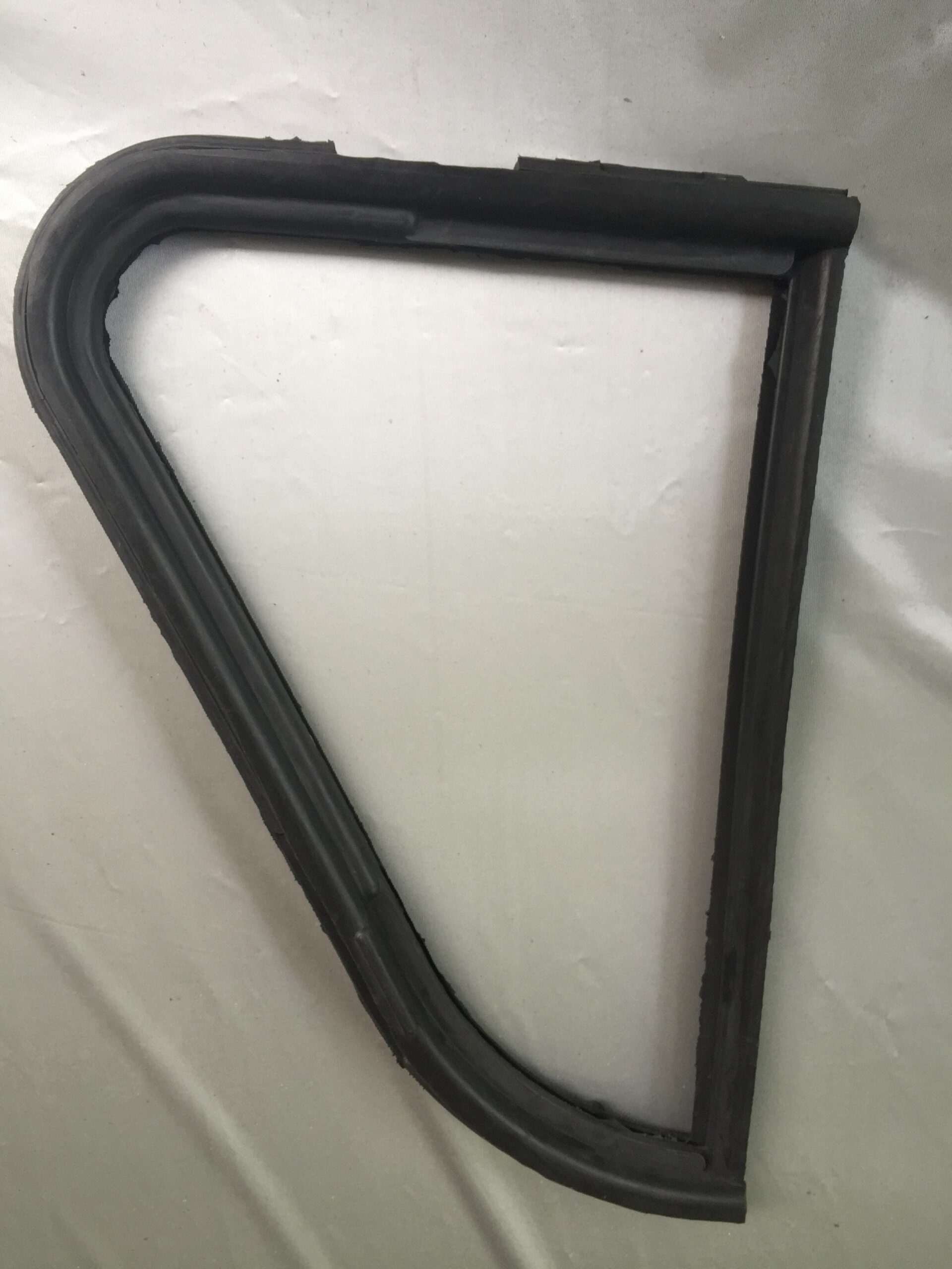 Mercedes Ponton W180 / W121 / W120 Vent Window Rubber Seal – Left & Right (Pair) - Image 3