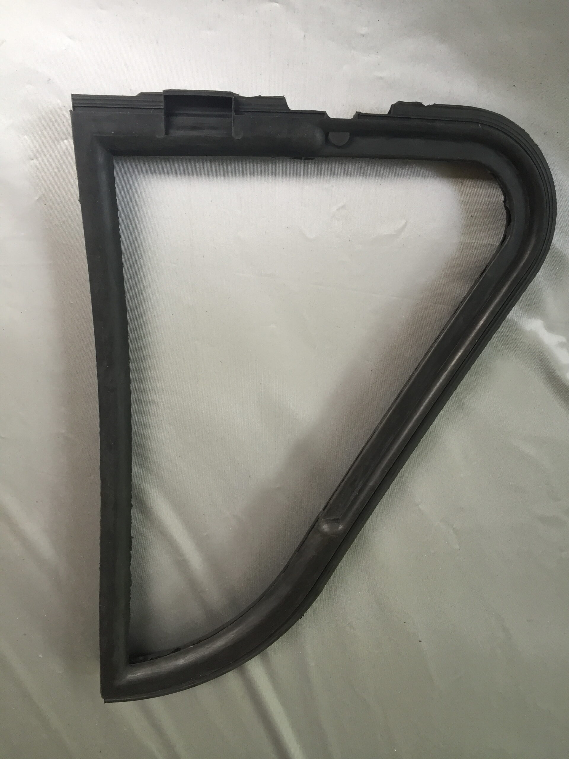 Mercedes Ponton W180 / W121 / W120 Vent Window Rubber Seal – Left & Right (Pair) - Image 2