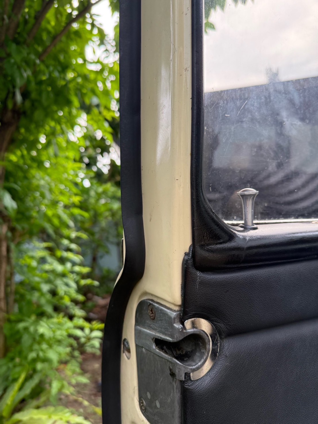 Mercedes Ponton W180 / W121 / W120 Door Rubber Seal – front left and right - Image 4